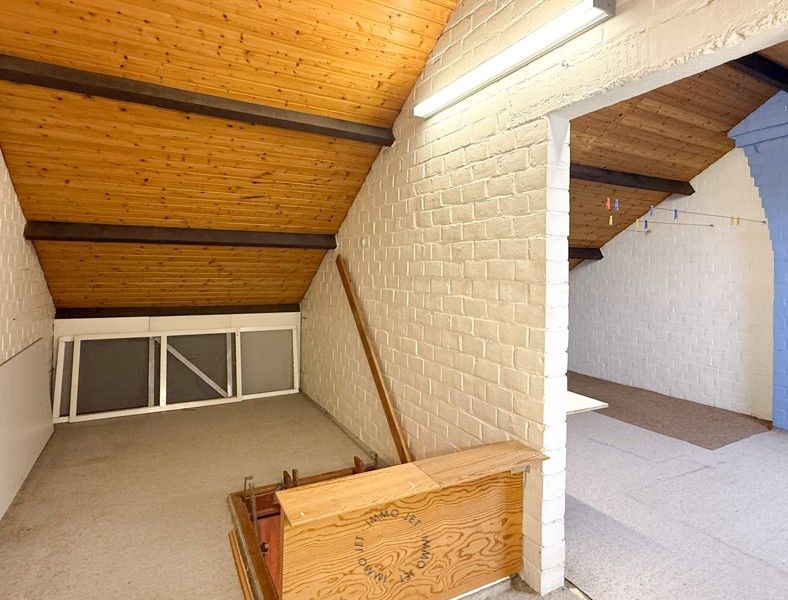 Charmante woning met 3 slaapkamers, garage en tuin op gunstige locatie in Zwijndrecht foto 17