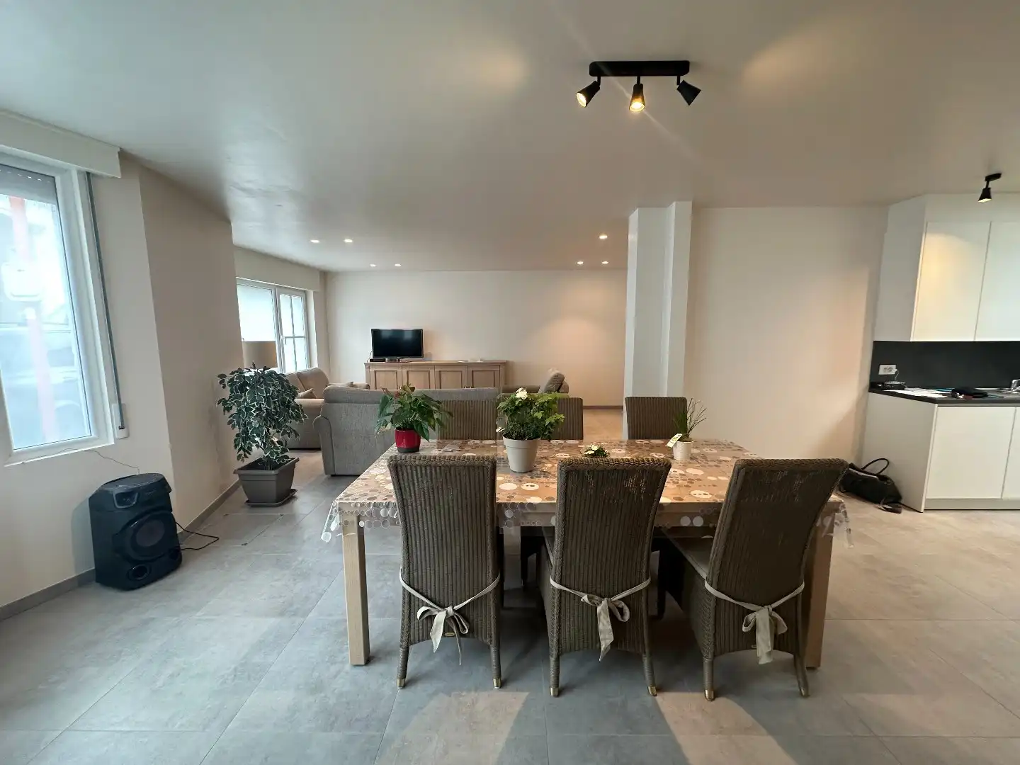 Verrassend ruime woning met 3 ruime slaapkamers en garage foto 4