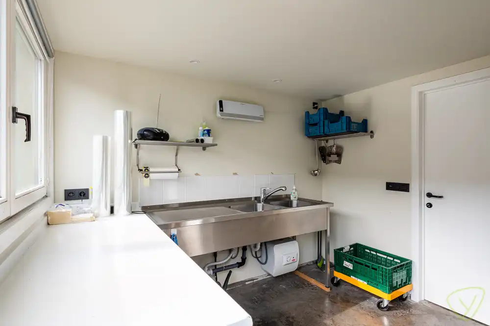 Ruime woning met zonnige tuin en veel potentieel in de Desire Goethalsstraat foto 11