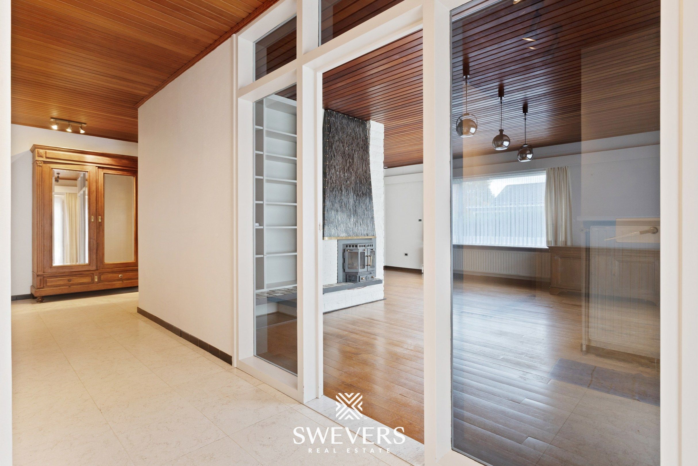 Gelijkvloerse woning met 4 slaapkamers op 8a85 te Viversel. foto 2