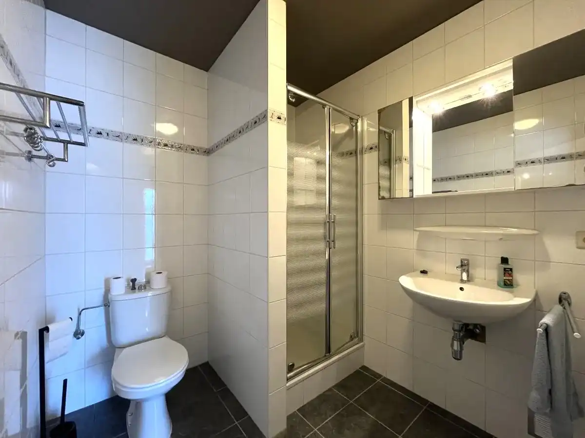 Oostnieuwkerke – Woning met 3 slaapkamers, tuin en carport foto 9