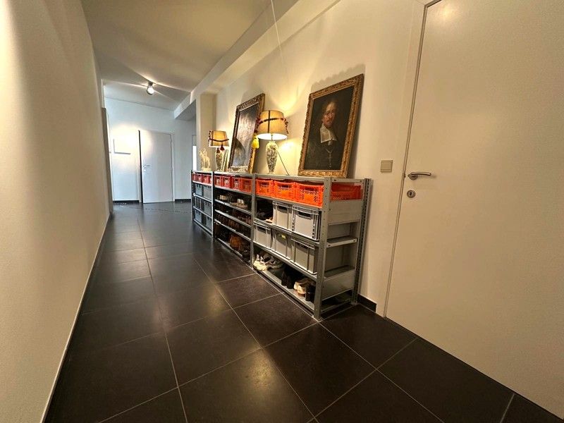 Zeer ruim appartement met terras en drie slaapkamers! foto 6