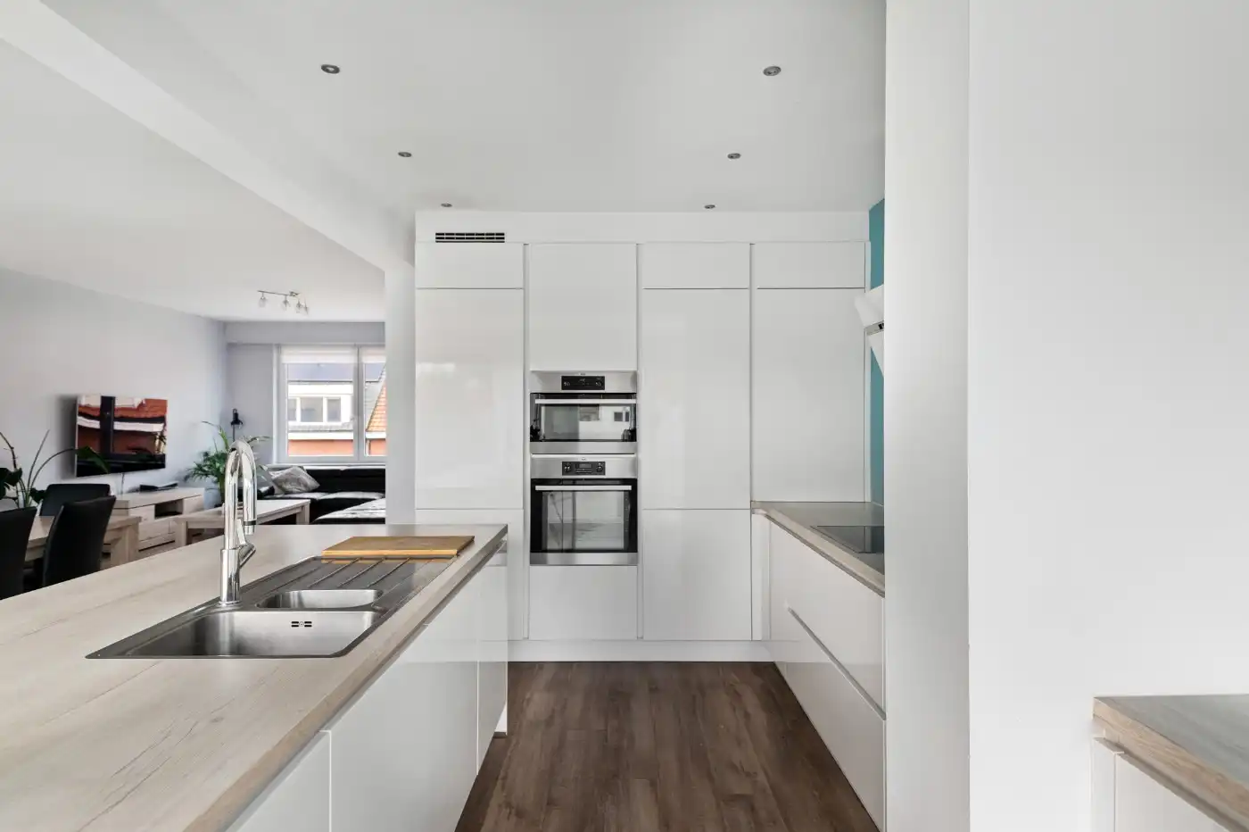Prachtig gerenoveerde bel-etagewoning met 3 slpk., garage én gezellige tuin foto 8