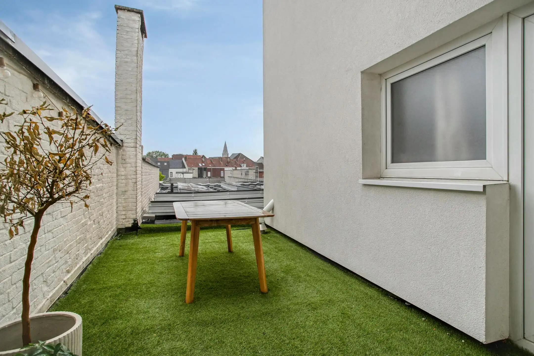 Unieke eigendom met loods en 2 gerenoveerde appartementen  foto 12