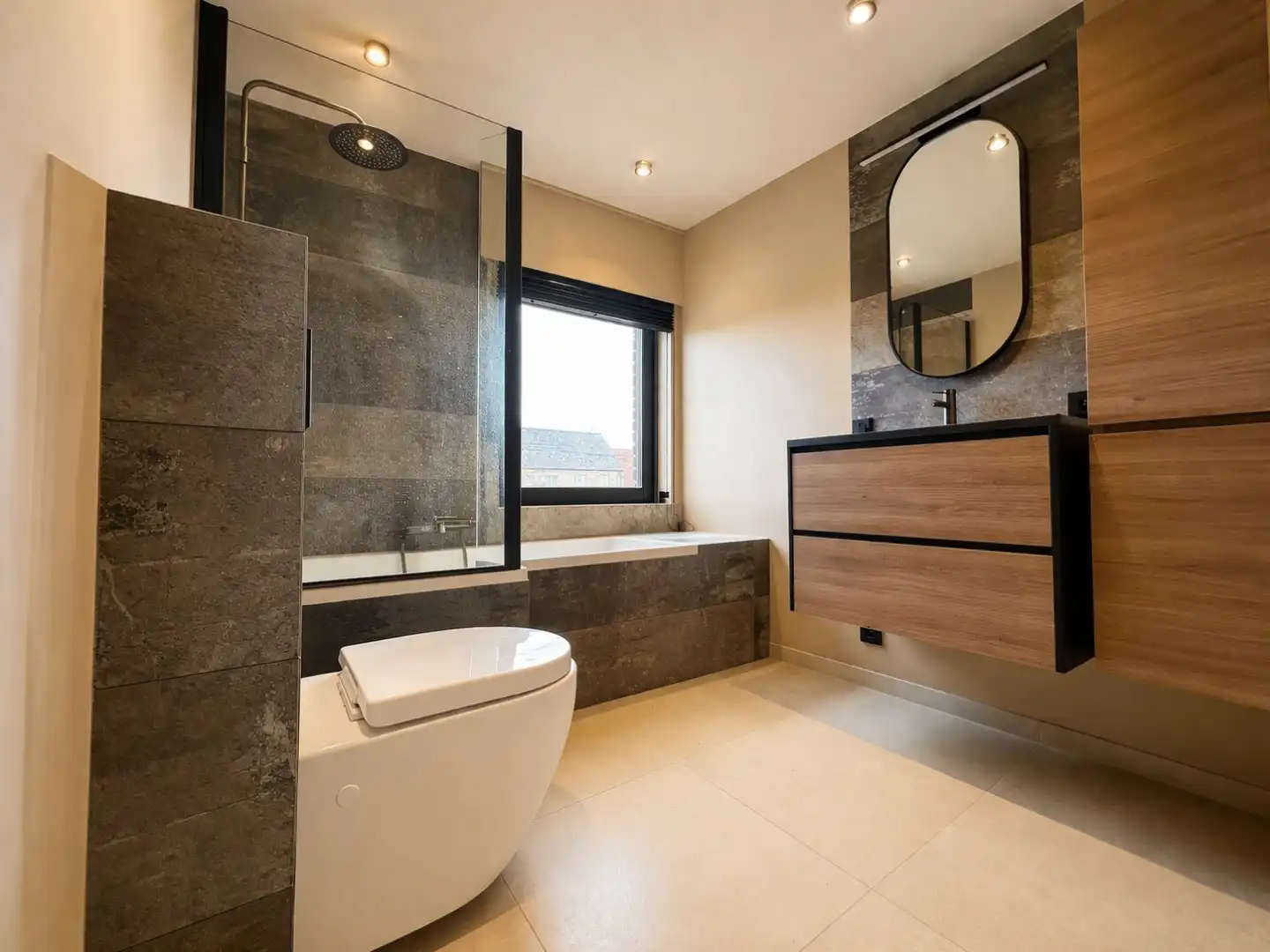 Gerenoveerde woning met o.a. 3 kamers, tuin & garage foto 10