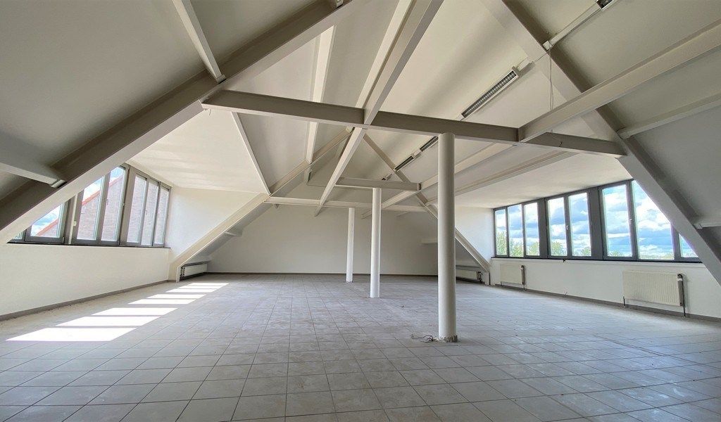 Commercieel gelegen kantoorruimte te huur in Aalst foto 3