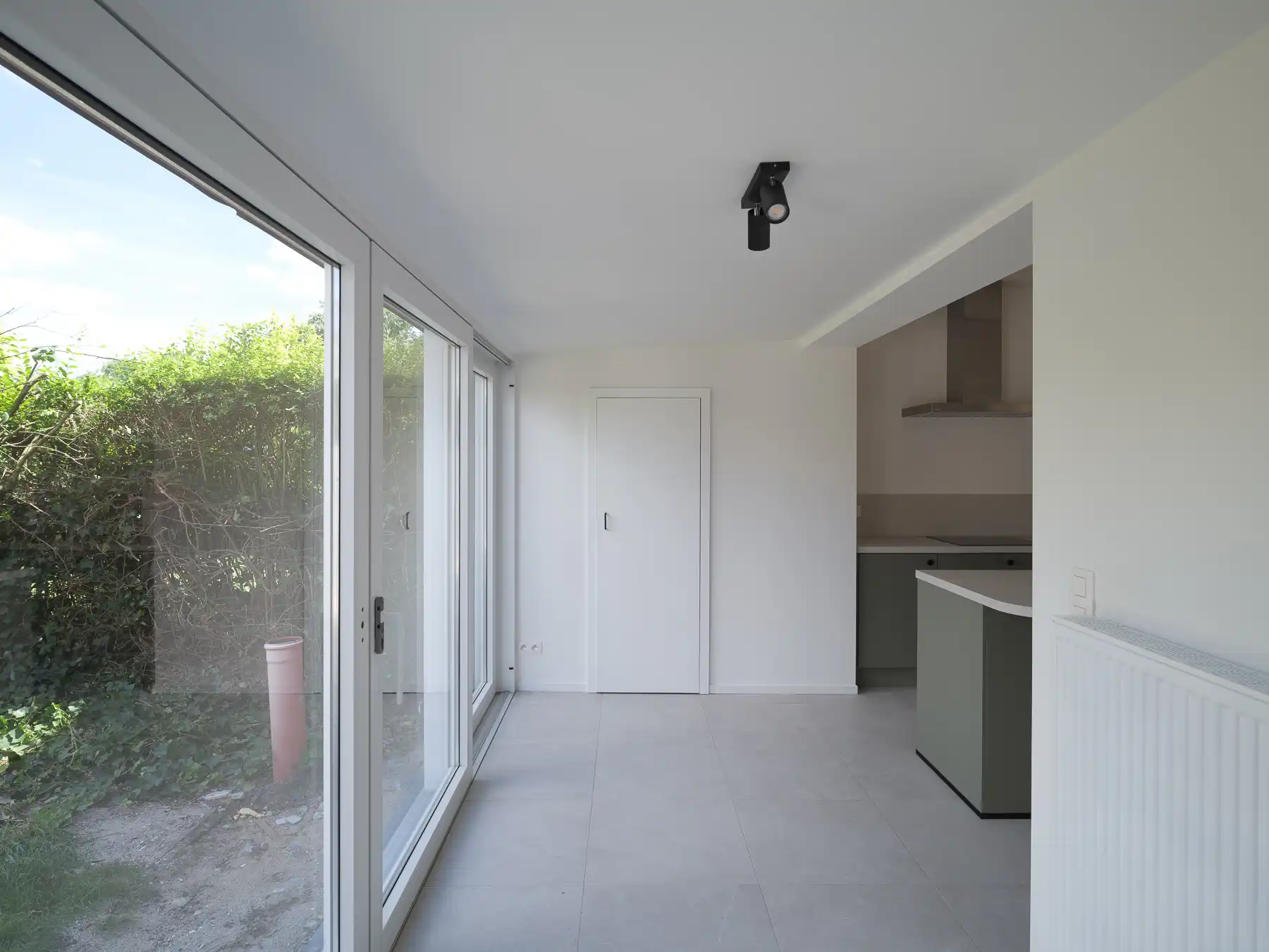 Ruime halfopen bebouwing met tuin foto 10