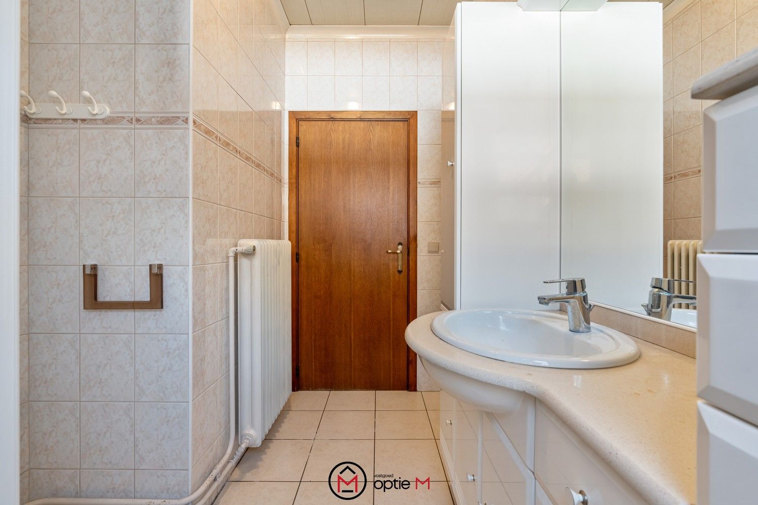 Te renoveren woning met ruim werkhuis foto 13
