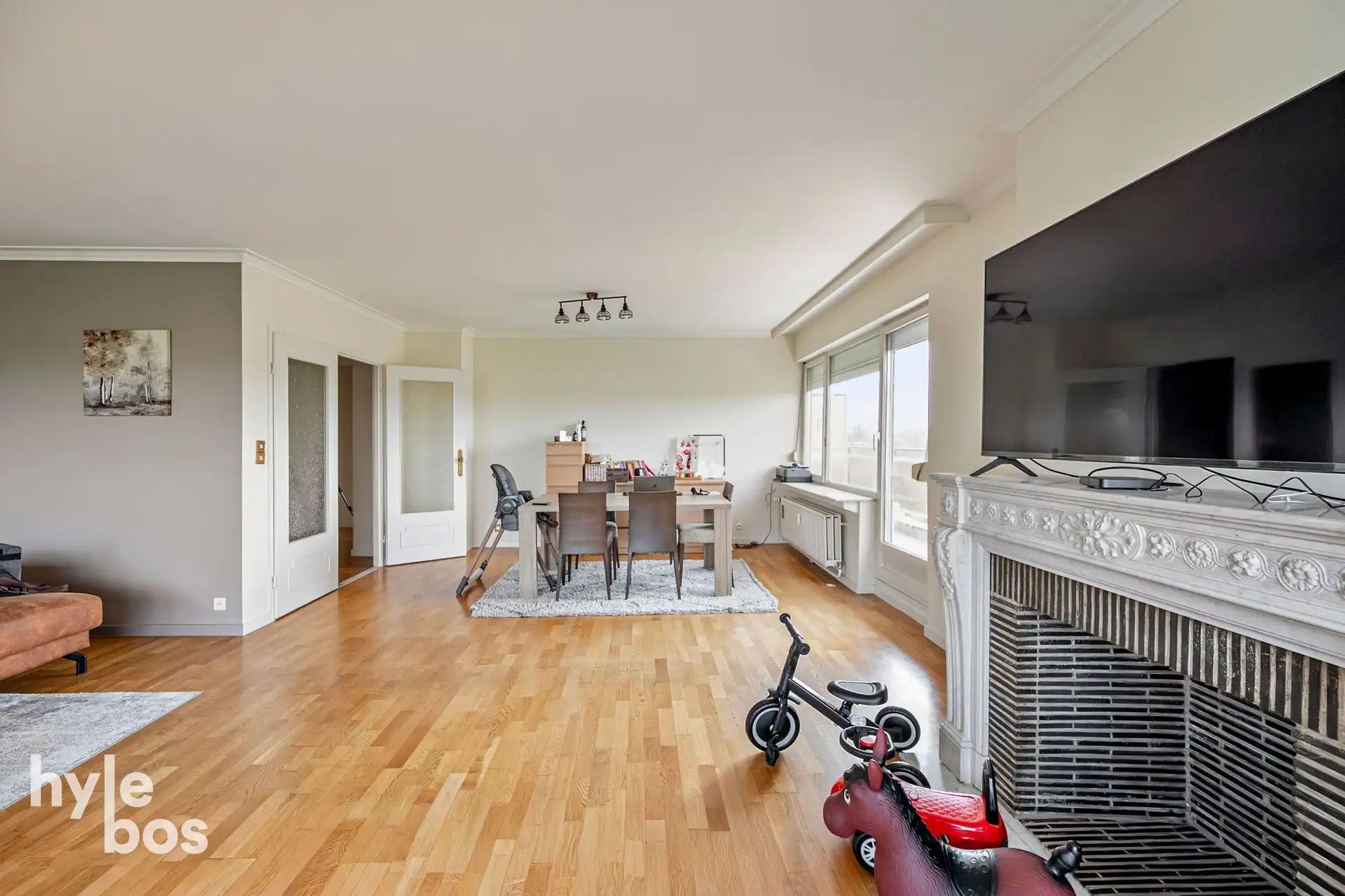Ruim instapklaar 2 slaapkamer appartement met garage foto 9