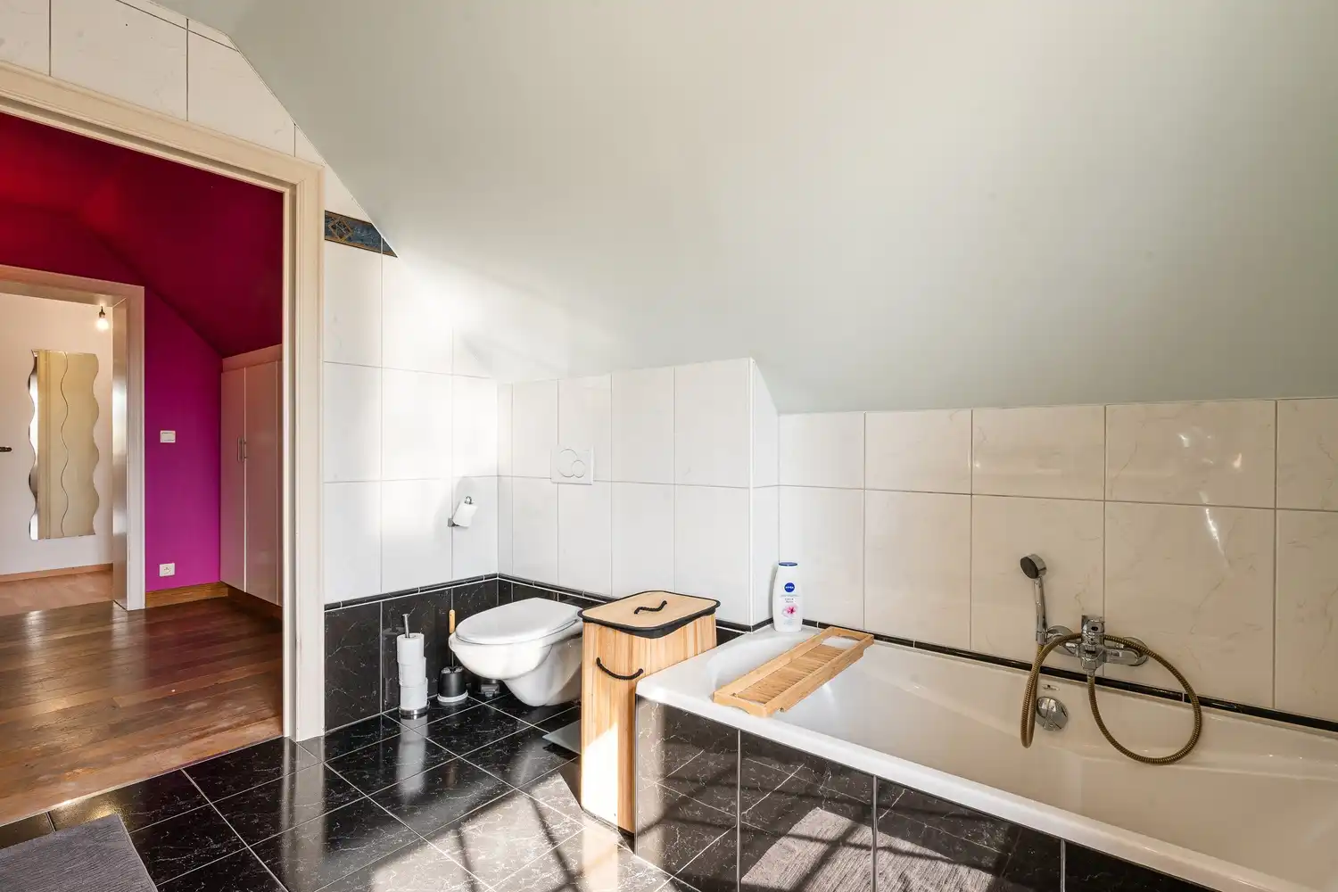 Halfopen woning met garage en ruime tuin foto 24