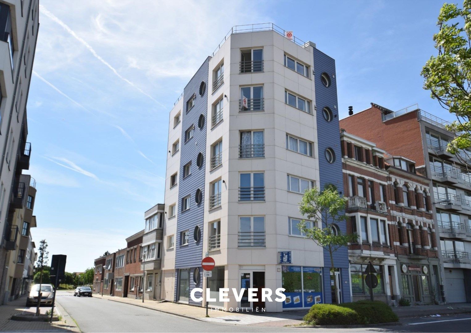 Ruim appartement met 3 slaapkamers  foto {{pictureIndex}}