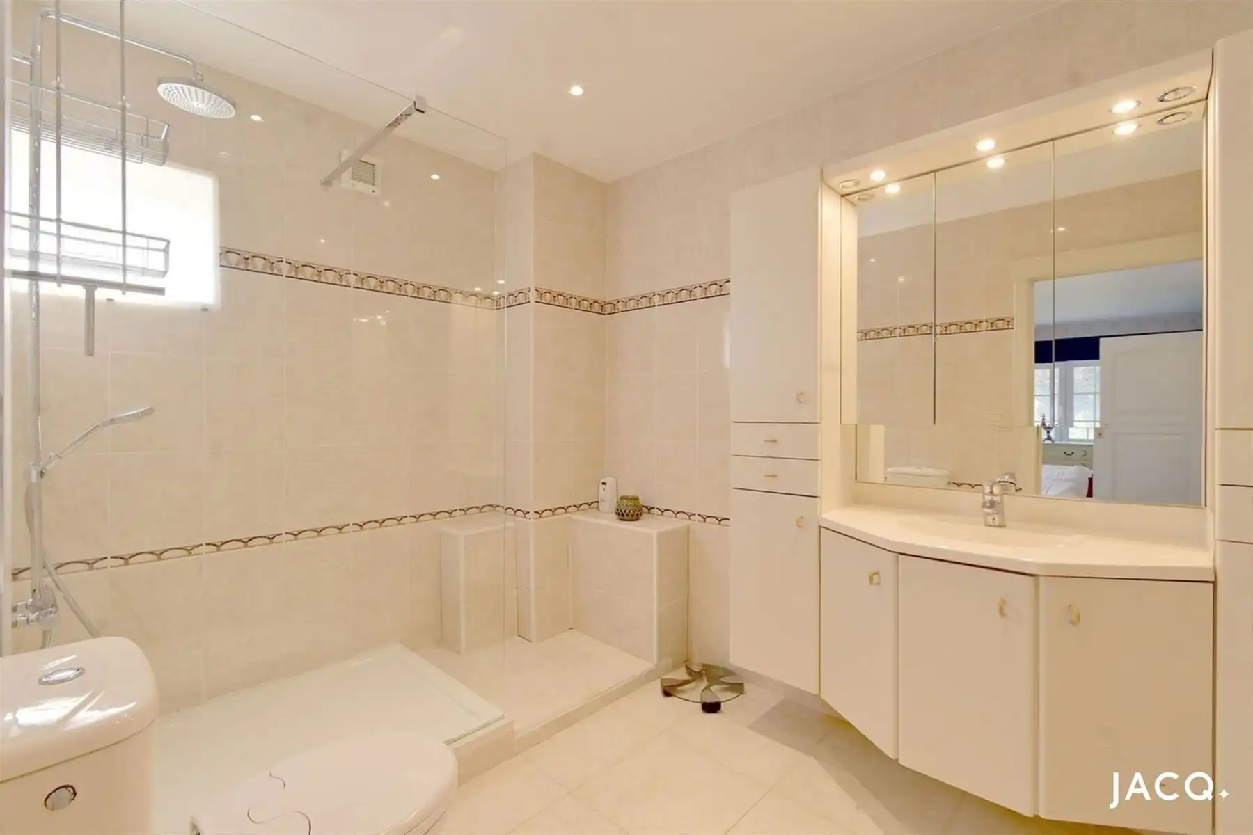 Ruime villa met 4slpk's op een prachtig perceel van 1203m²! foto 14