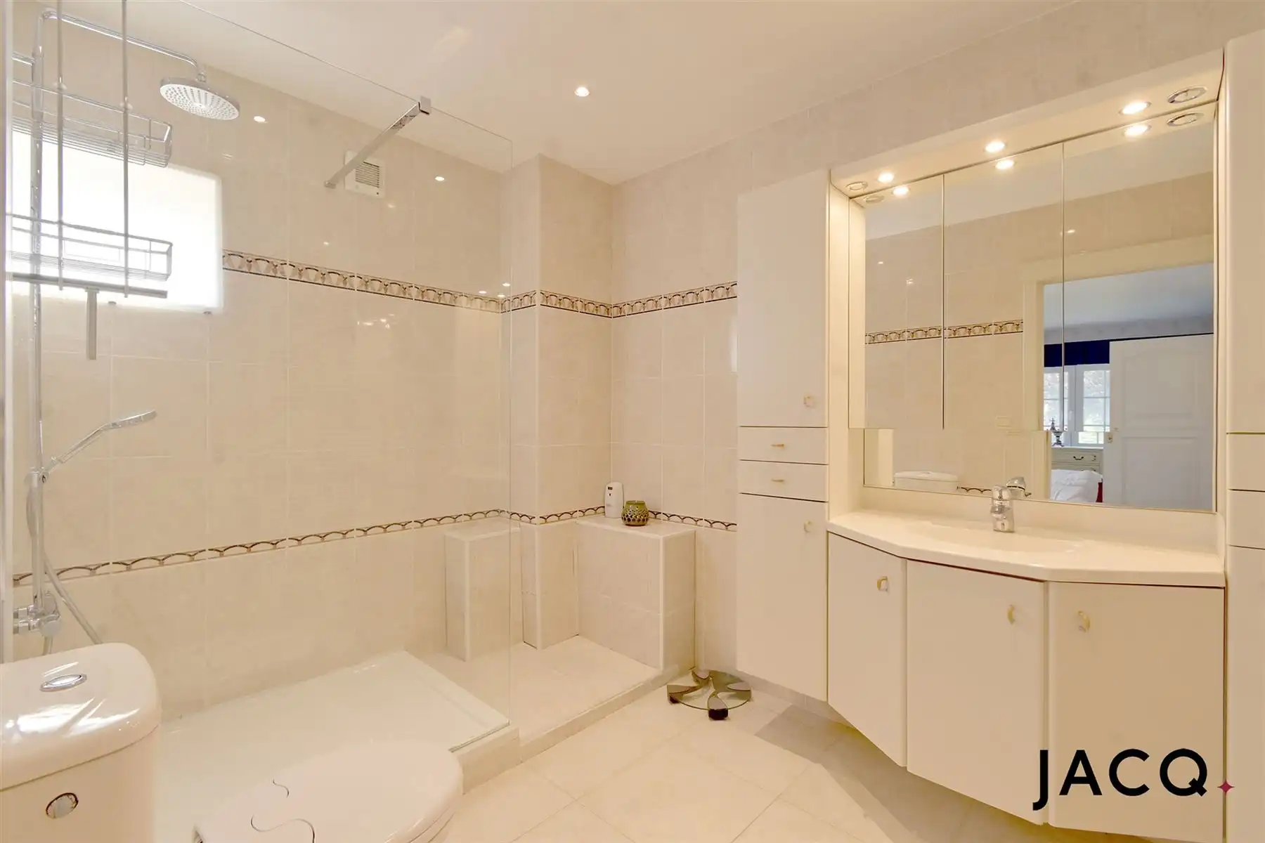 Ruime villa met 4slpk's op een prachtig perceel van 1203m²! foto 14