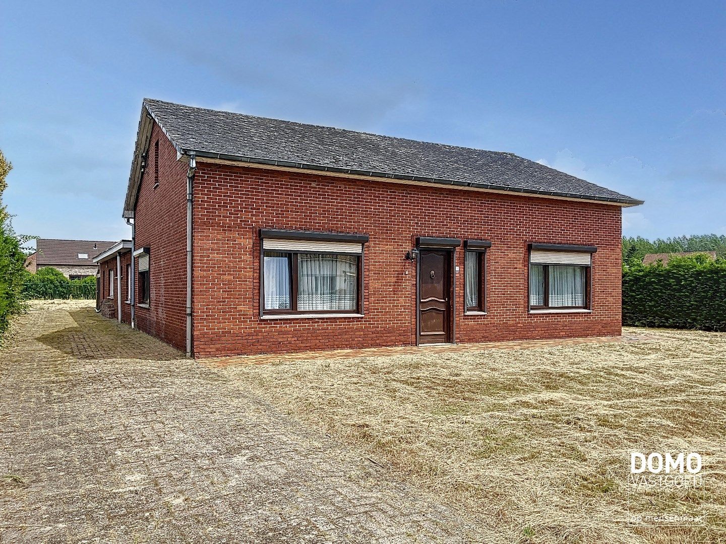 Hoofdfoto van de publicatie: Te renoveren woning gelegen op een schitterende locatie 
