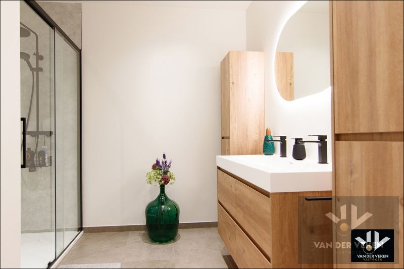 LUXUEUS GVL 3 SLPK-APP MET TUIN EN TWEE STAANPLAATSEN foto 15