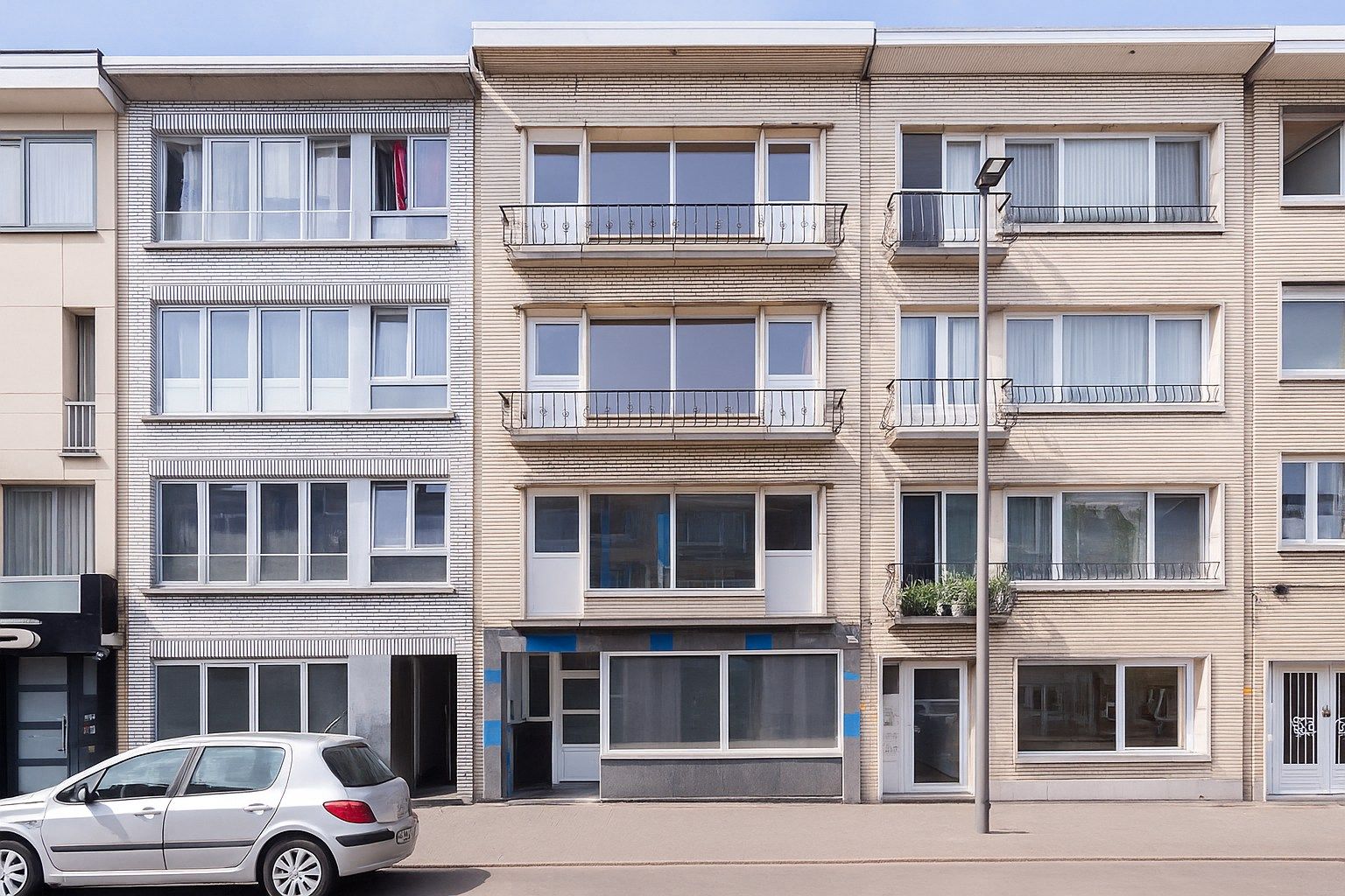 4 verhuurde units op toplocatie – uitstekende opbrengst foto {{pictureIndex}}