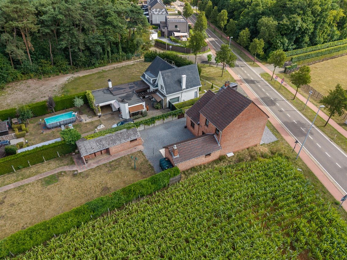 Vrijstaande woning met 3slk op 22a40ca op strategische ligging foto 38