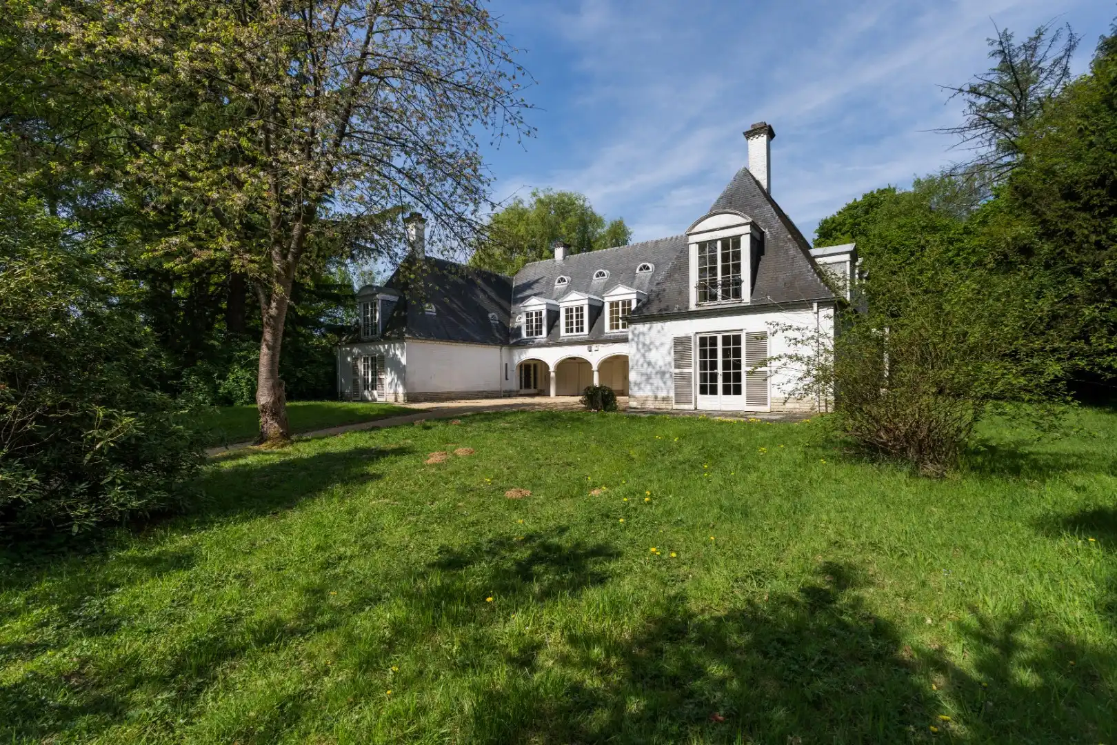 Een te moderniseren architecturale villa van ca. 700m² foto 3