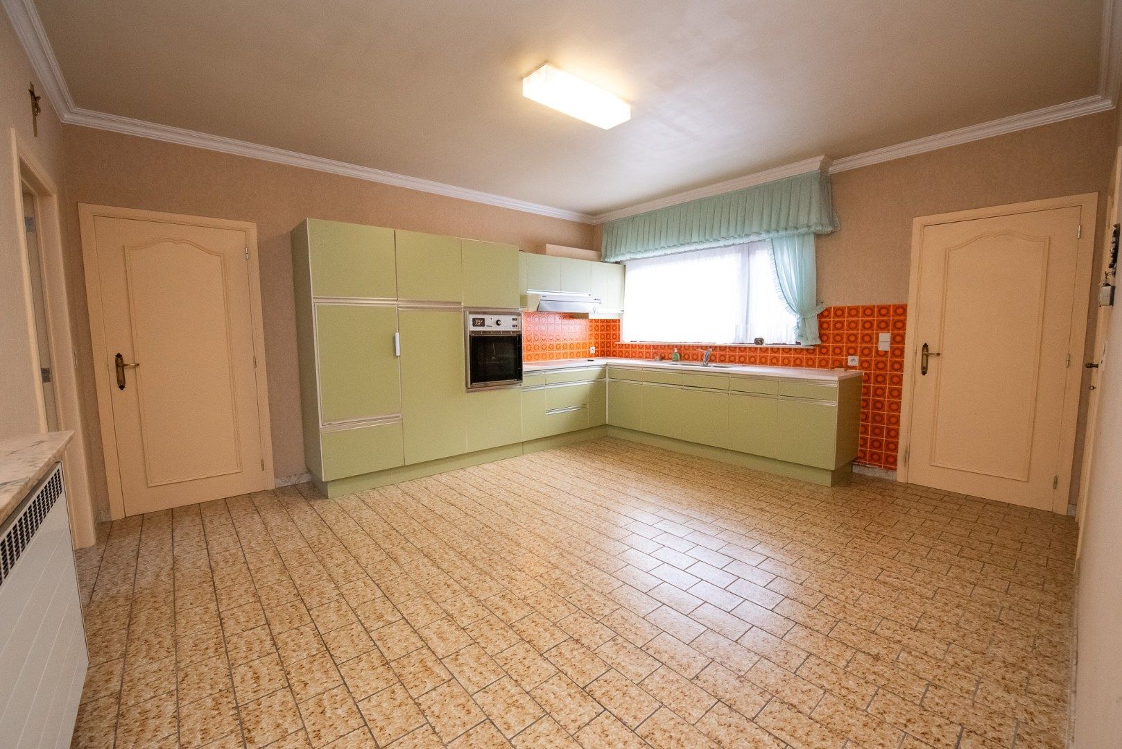 Halfopen woning op 860 m² met zuidgerichte tuin TE KOOP in Sint-Eloois-Vijve!! foto 4