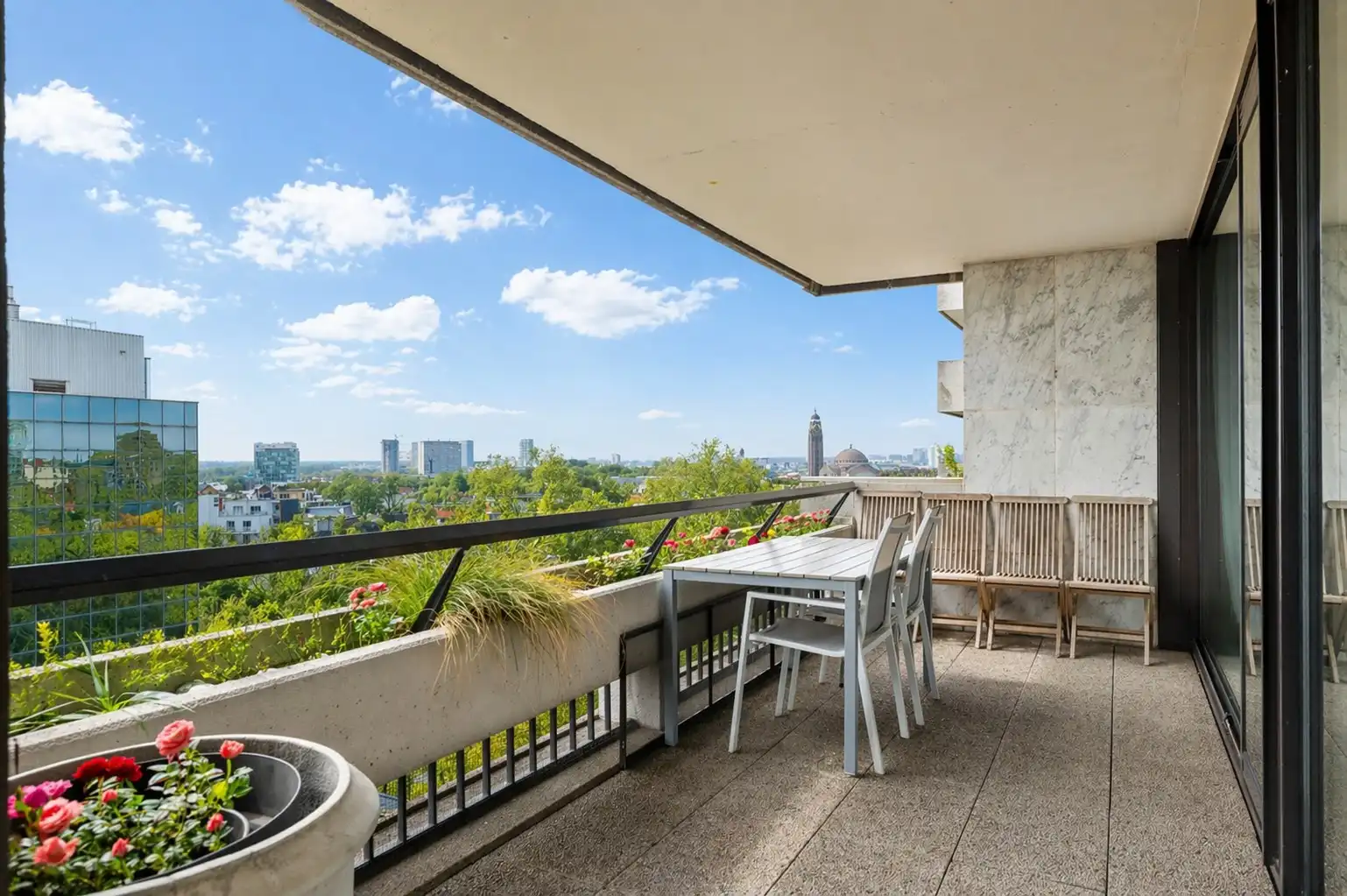 Gezellig, instapklaar appartement 141m² + 26m² terras foto 3