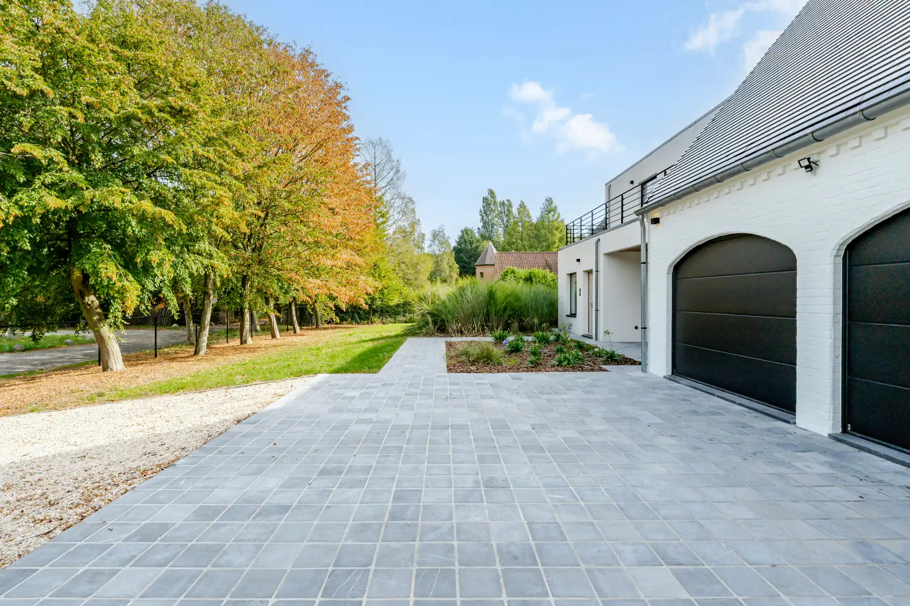 Gerenoveerde villa in een groene omgeving nabij alle invalswegen foto 36