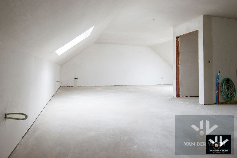 Volledig afgewerkte ruime, moderne nieuwbouwwoning met 3 ruime slaapkamers en een leefzolder (66 m²!) op een zeer goed bereikbare locatie te Tuilt (Kuringen) foto 26