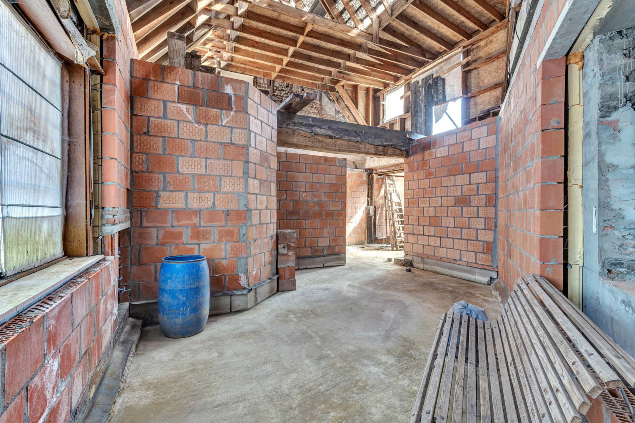 Te renoveren woning op strategische locatie te Ninove foto 5