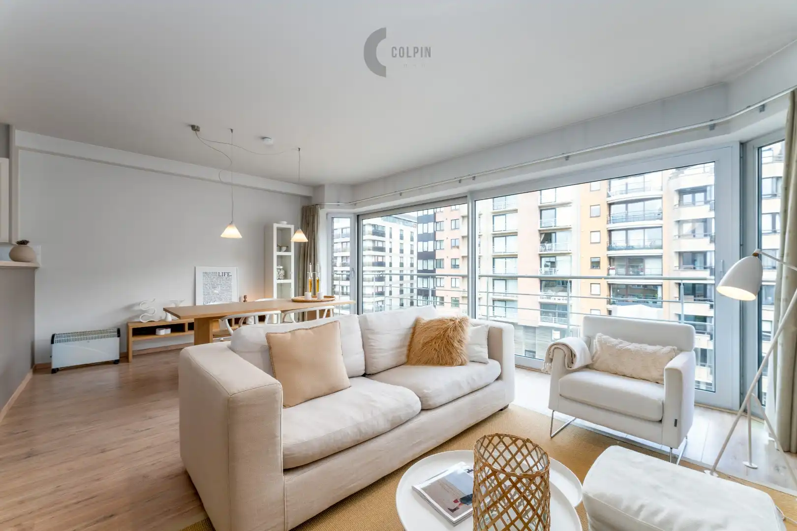 Lichtrijk appartement vlakbij de zee in Heist foto {{pictureIndex}}