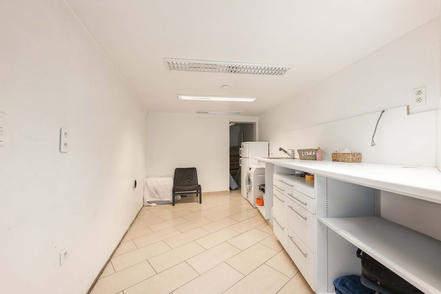 Handelsruimte met woonst te Ruiselede. foto 6