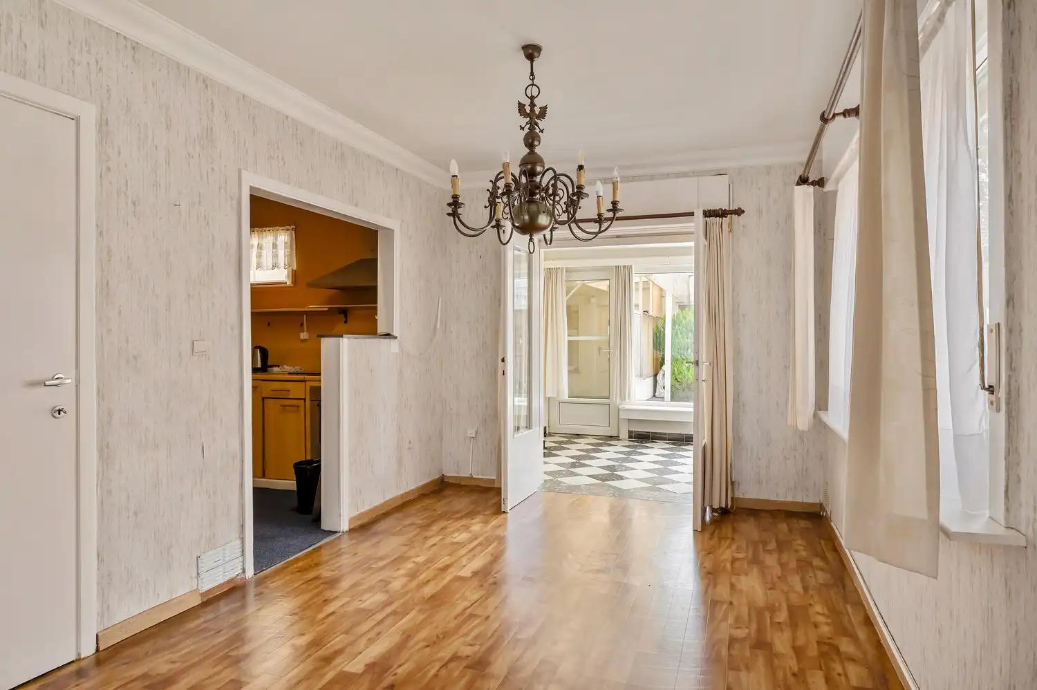 Te renoveren halfopen bebouwing op een perceel van 361 m². foto 4