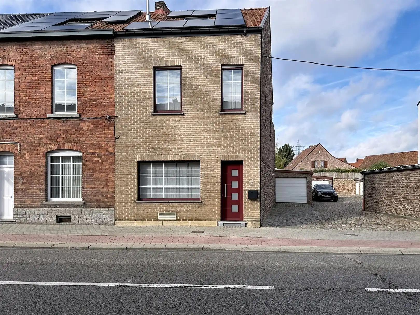 Hoofdfoto van de publicatie: Instapklare stadswoning, tuin, 2 garages, 3a 17ca