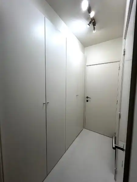 Gerenoveerd appartement in hartje Kortrijk met terras! foto 15