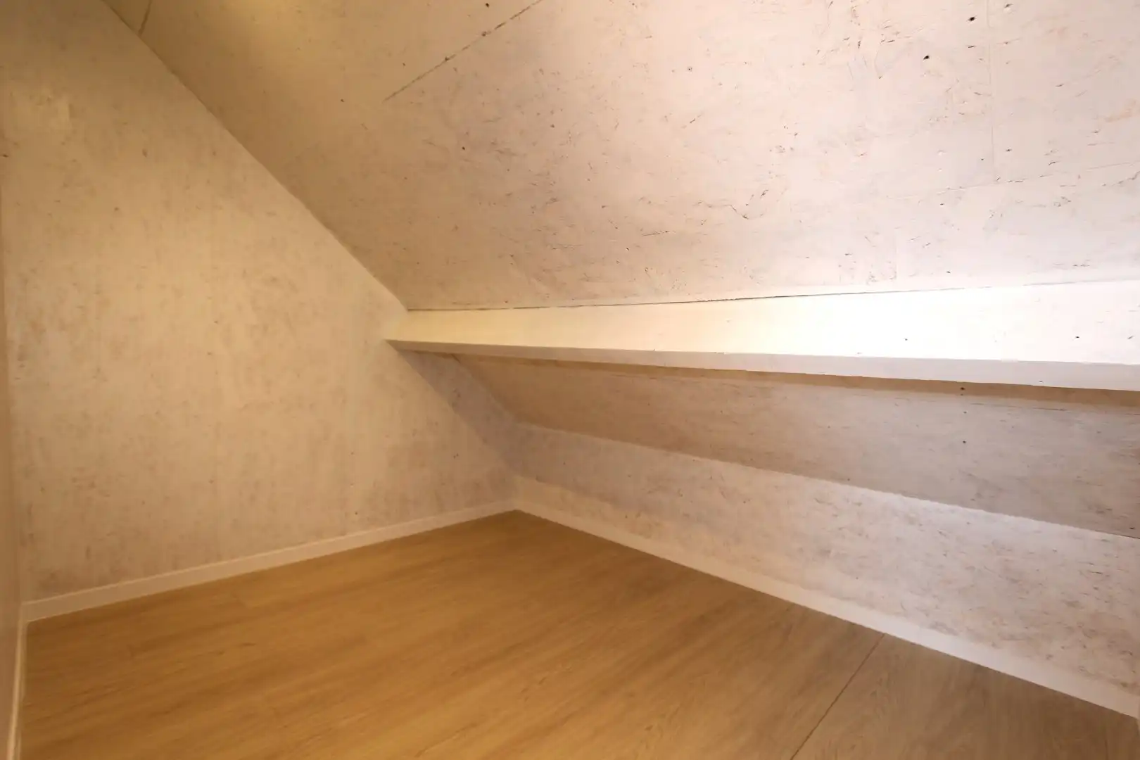 MOOI VERNIEUWDE WONING MET TUIN foto 20