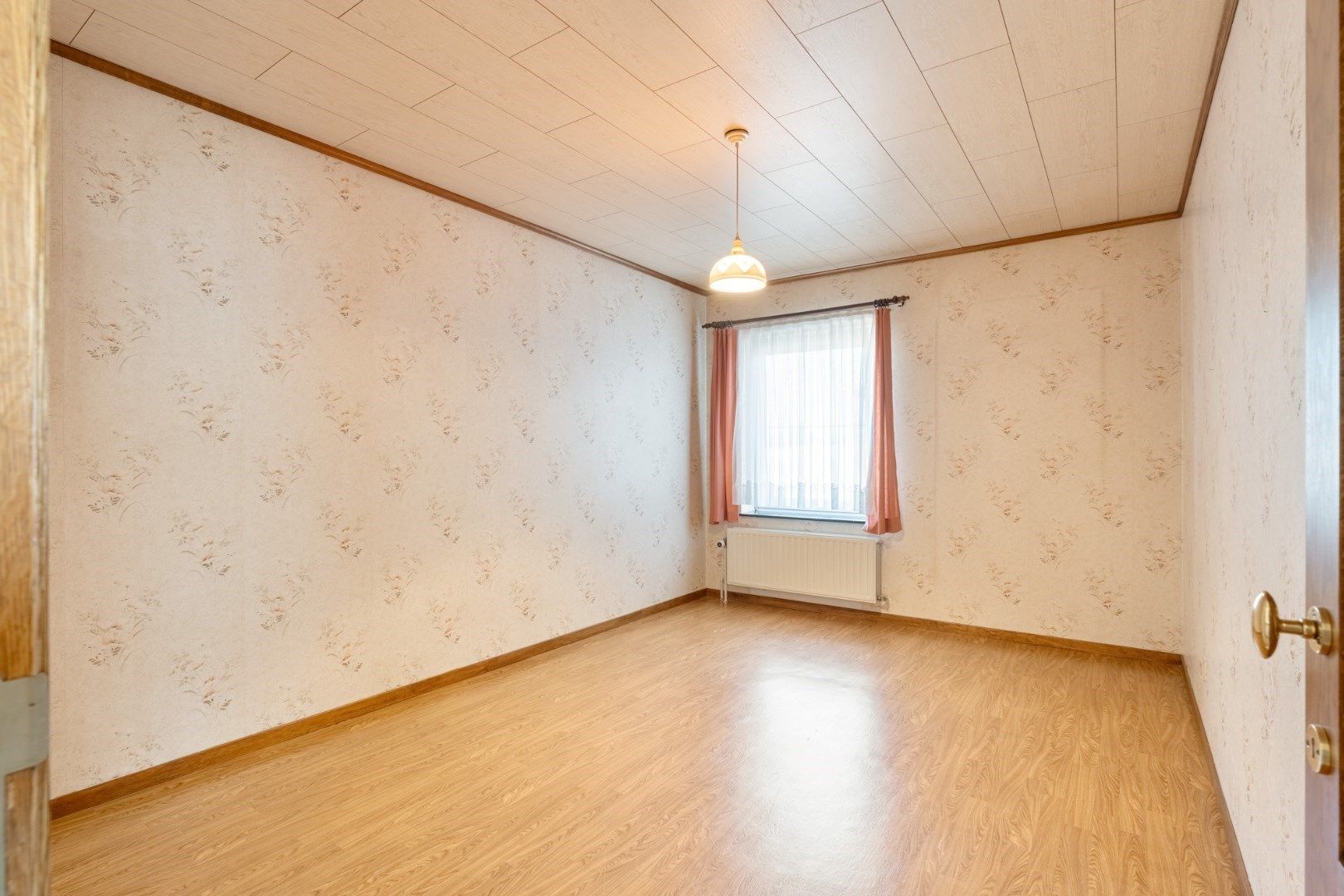 Degelijke te renoveren woning met stalling op 6a70ca in het landelijke Sluizen foto 17
