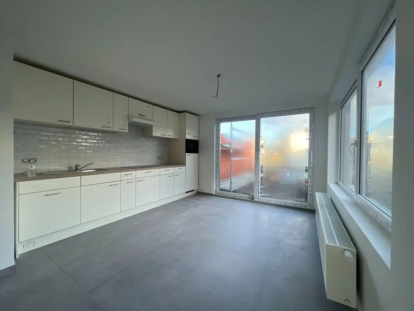 Instapklare, volledig vernieuwde woning met tuin foto {{pictureIndex}}