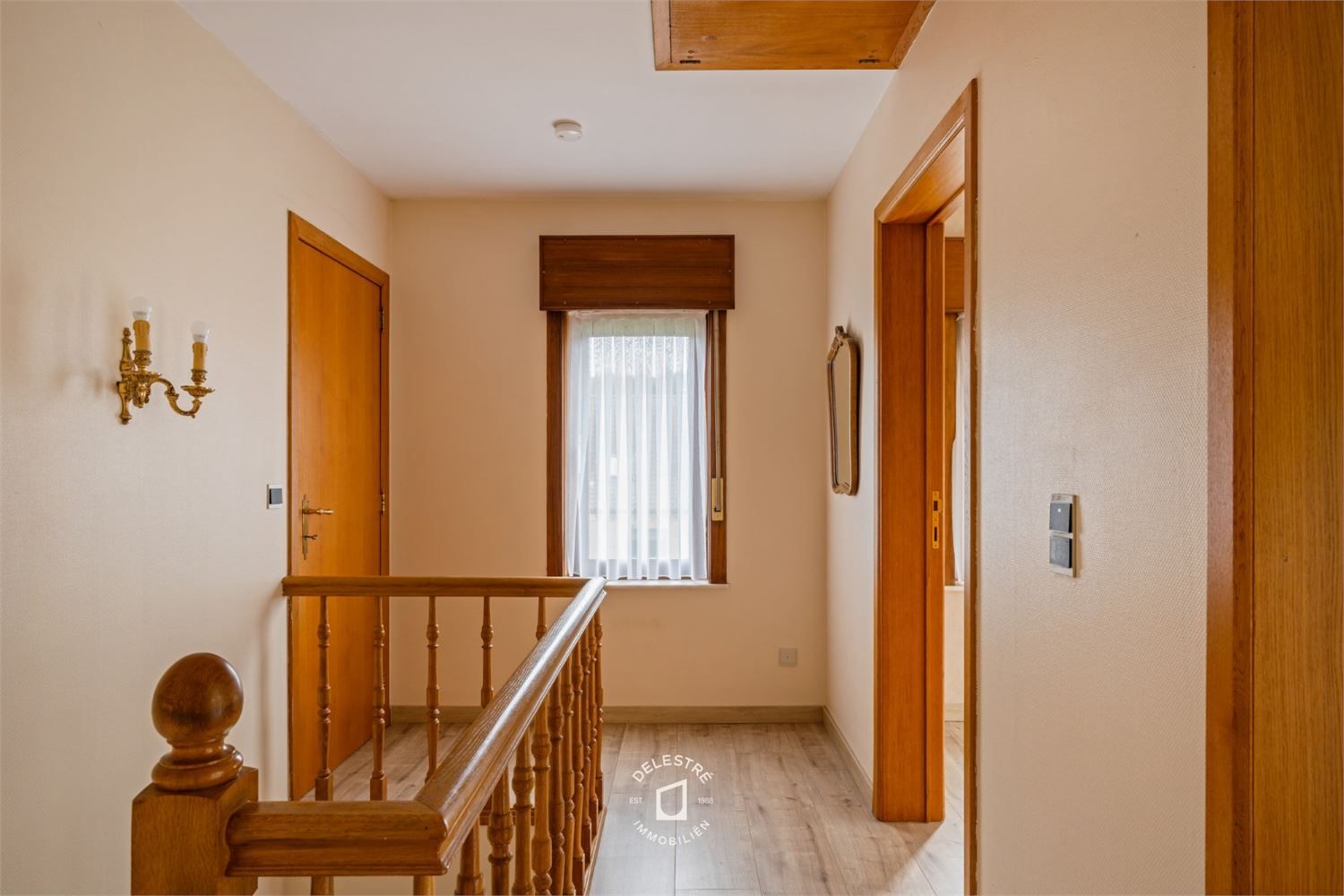 RUSTIG GELEGEN HALFOPEN MET TUIN EN GARAGE foto 22