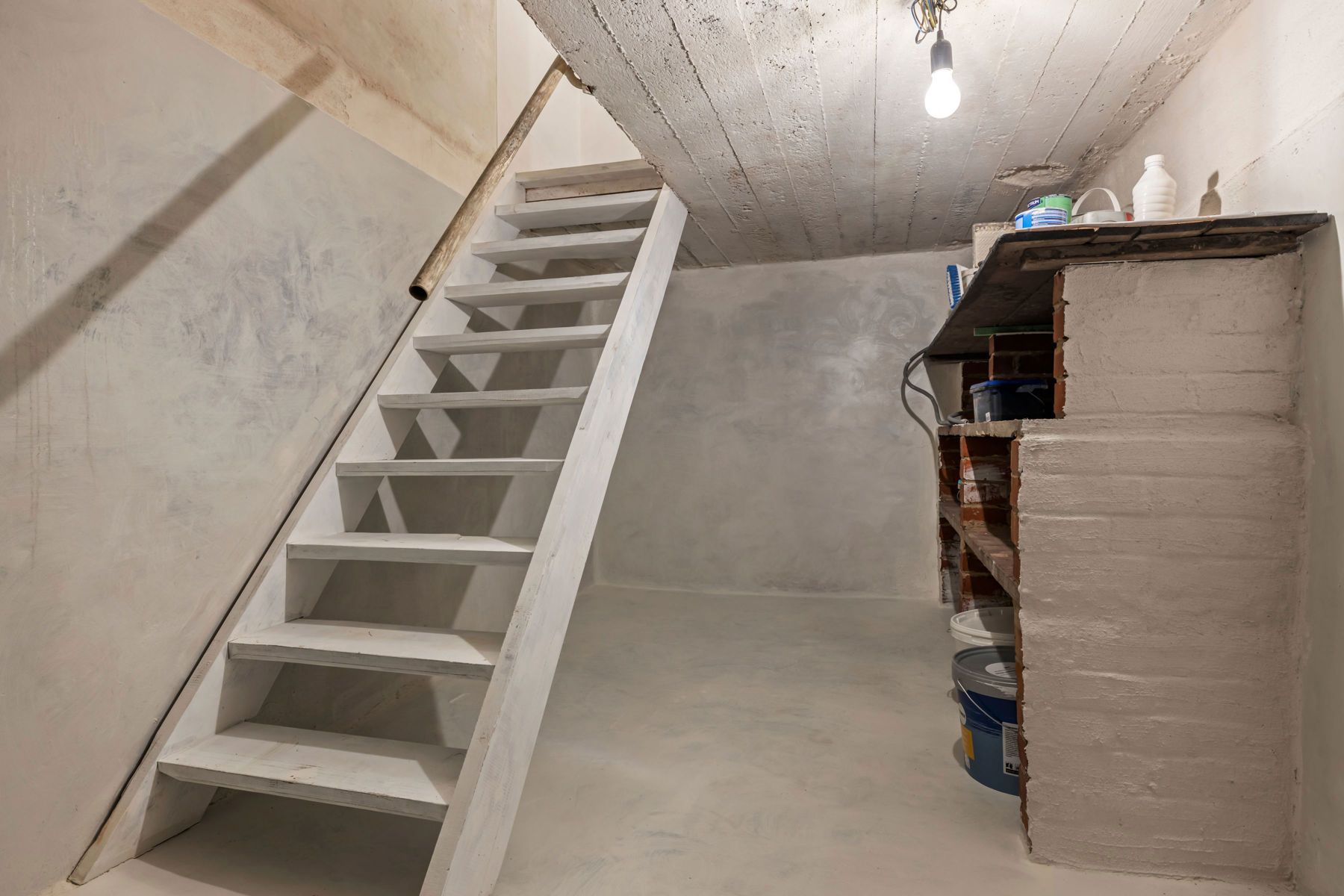 Charmante gerenoveerde woning met ruime garage & magazijn foto 29