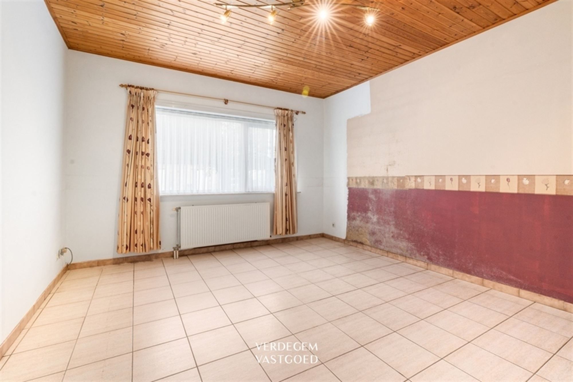 Rustig gelegen, vrijstaande woning met 6 slaapkamers op mooi perceel foto 9