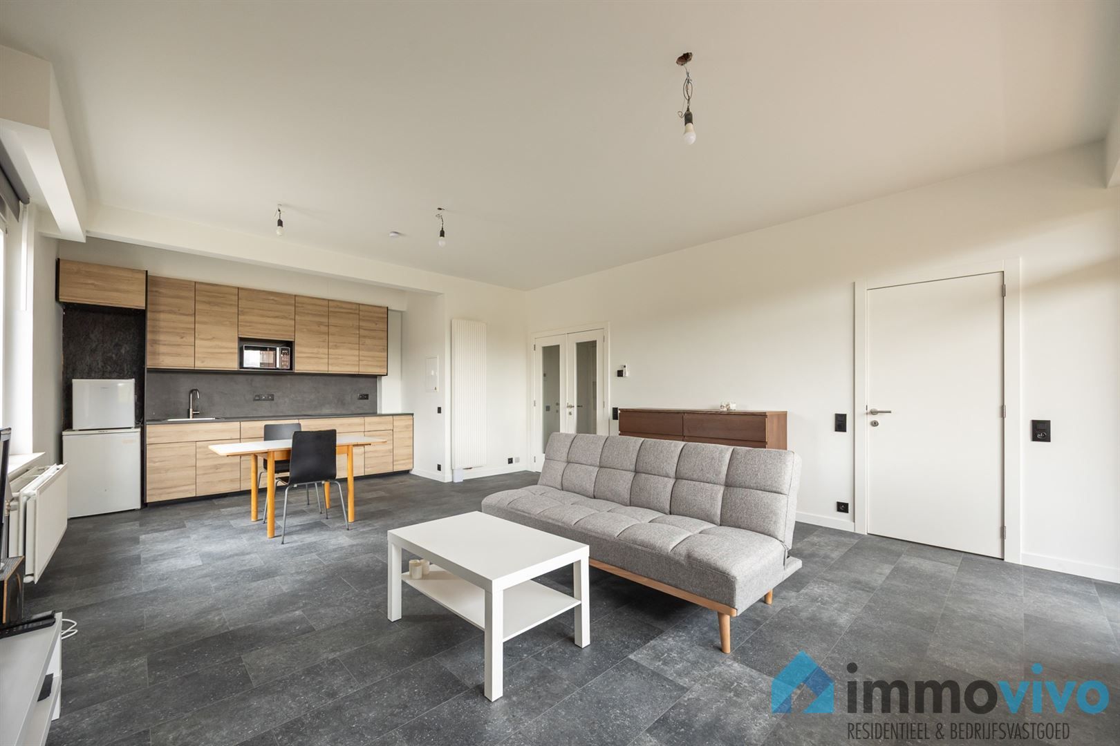 Instapklare studio met ruime living en breed terras foto 5