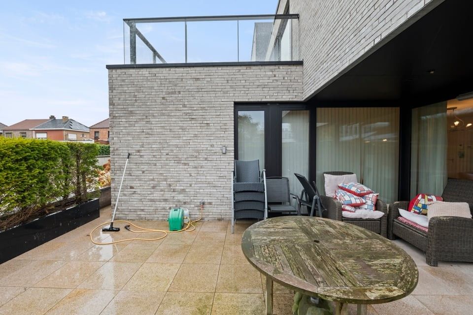 MODERN GELIJKVLOERS APPARTEMENT MET TERRAS EN STAANPLAATS IN SINT-TRUIDEN foto 26