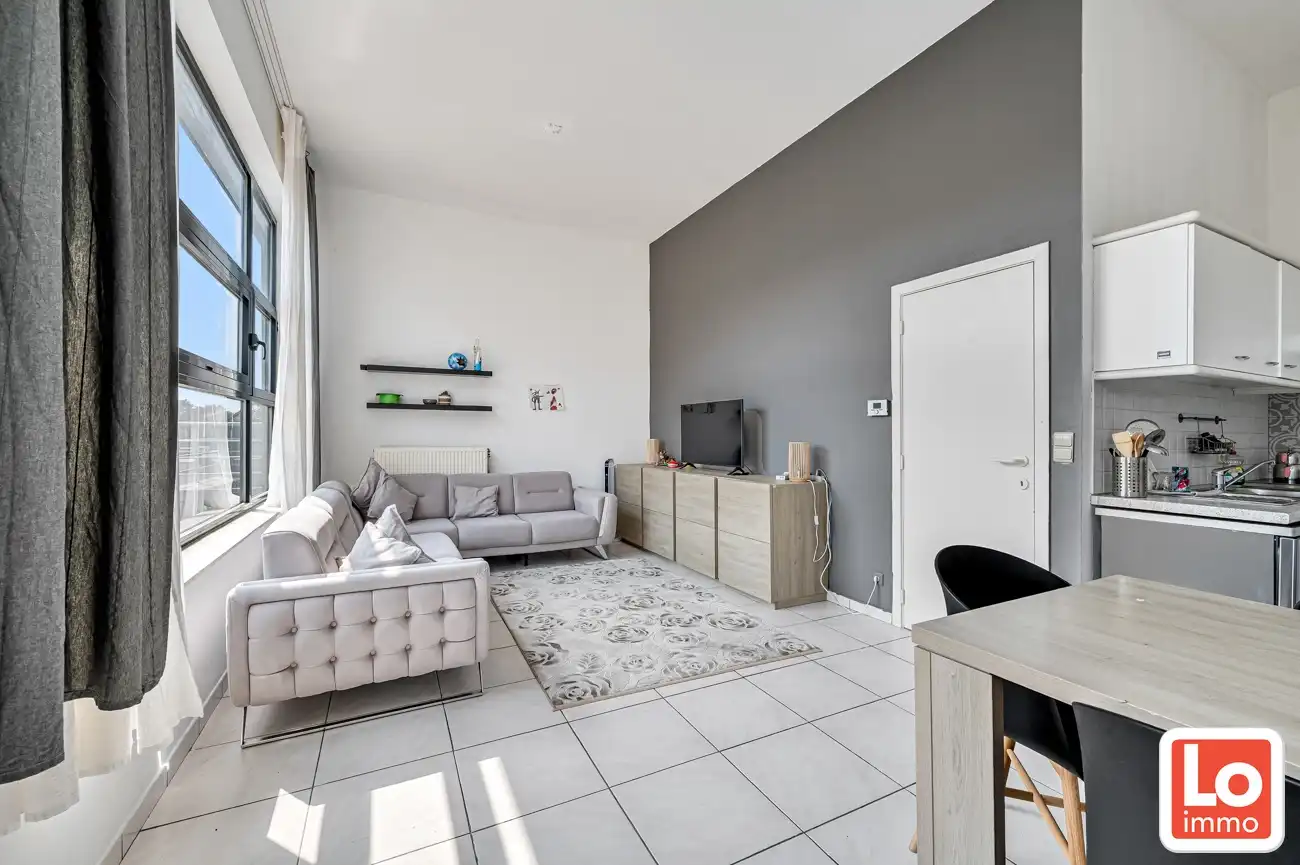 Mooi gelegen op te knappen appartement met 2 slpks, terras en autostaanplaats in centrum Lochristi foto 3