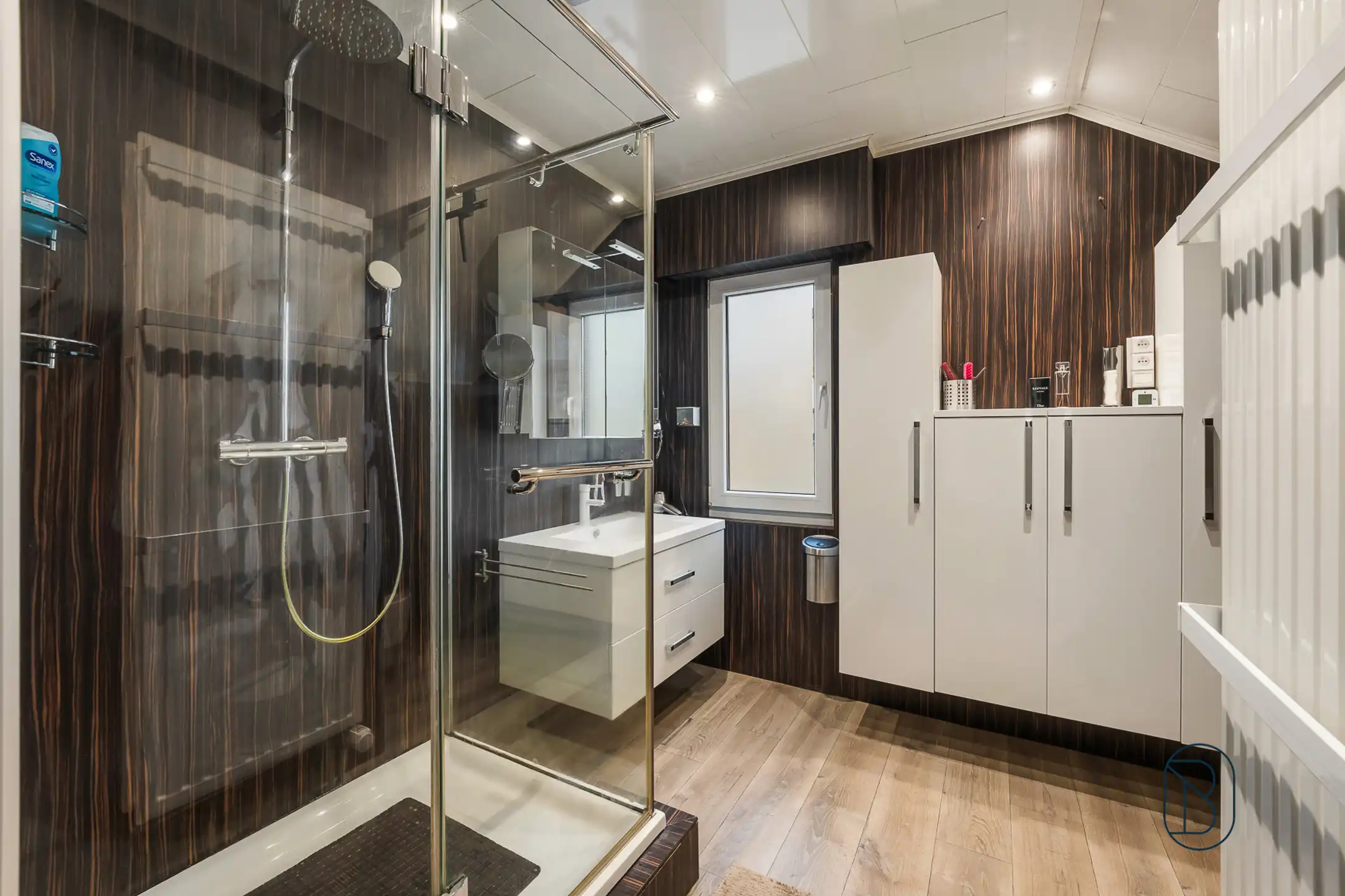 Instapklare HOB met 3 slk garage en tuin in Marke foto 16