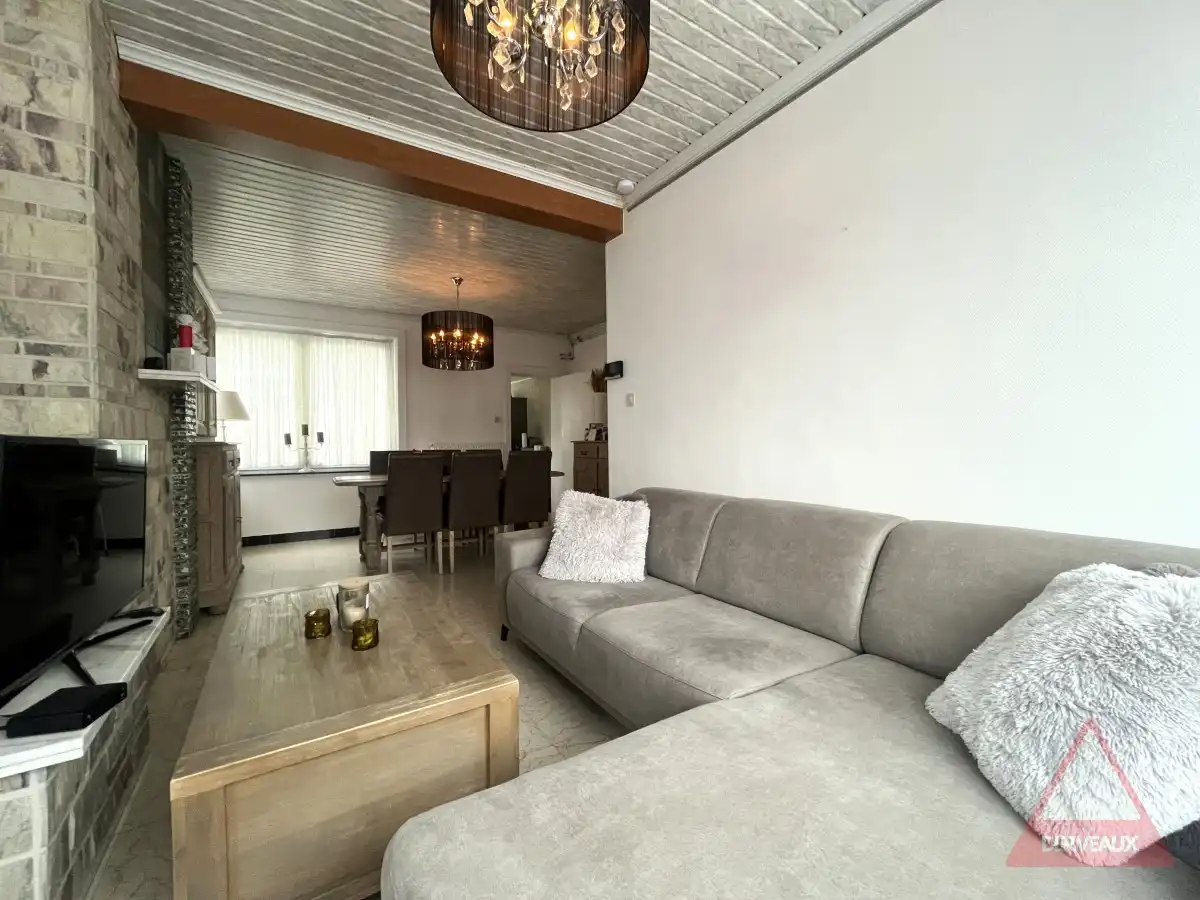 Menen – Halfopen bebouwing met tuin en parkeerplaats foto 3