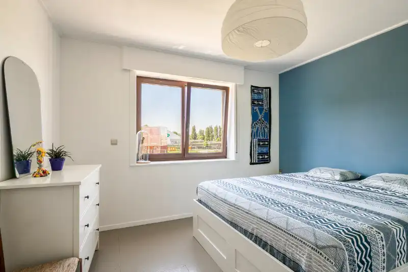 VERZORGDE INSTAPKLARE RIJWONING MET GARAGE EN GEZELLIGE TUIN foto 15