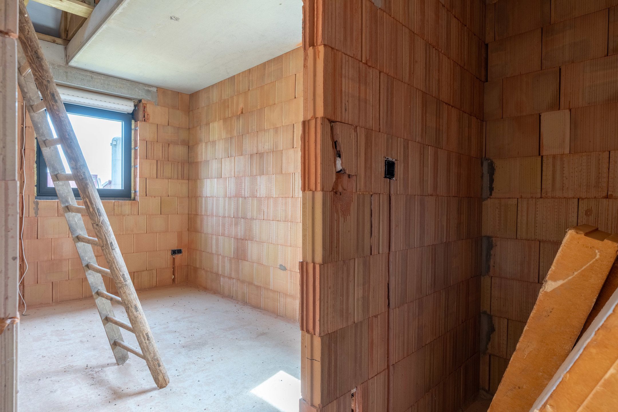 Verder af te werken woning met o.a. 4 slaapkamers, inpandige garage, ... foto 16