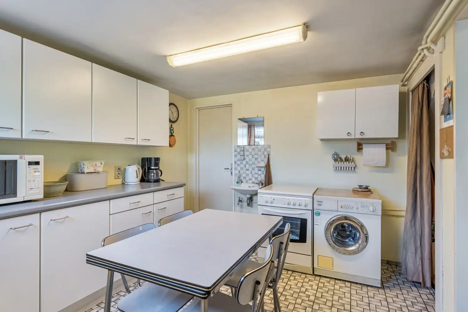 Rustig gelegen woning met 4 slaapkamers, een garage en een tuin in een doodlopende straat te Kessel-Lo! foto 15