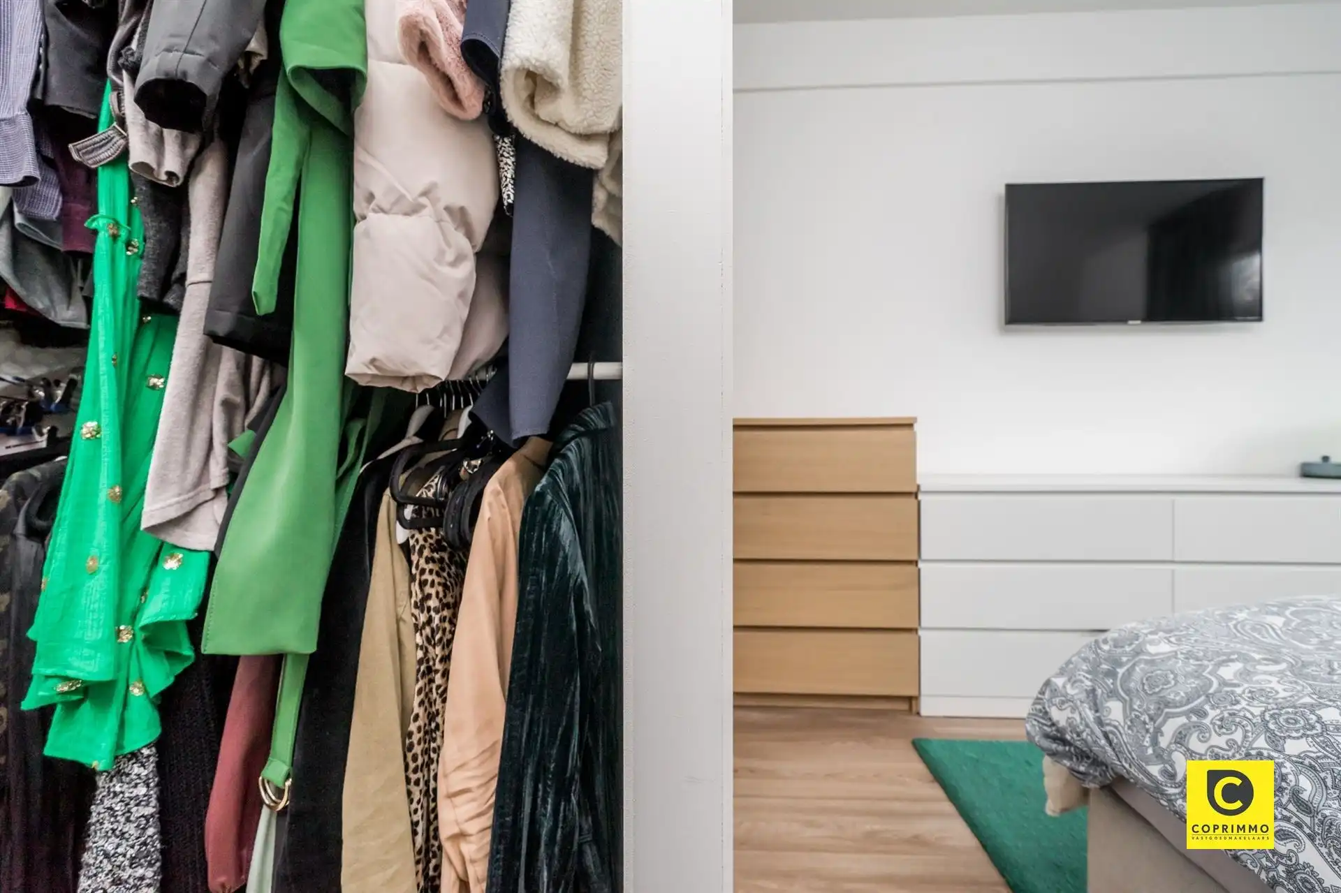 Ruim 3 slaapkamer appartement! foto 8