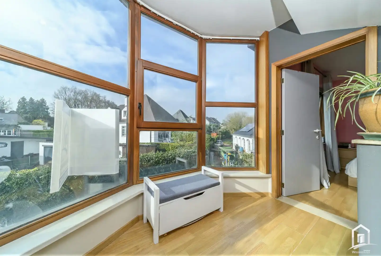 Gunstig gelegen, ruime en zeer lichtrijke gezinswoning te Iddergem. foto 9