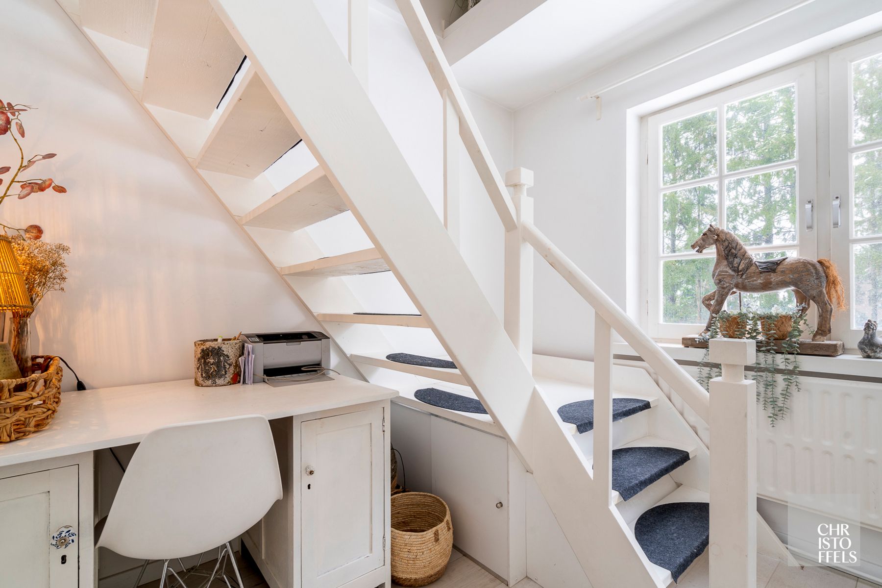 Charmante  op te frissen villa met oprijlaan, verscholen in het groen op een perceel van 1.694m² foto 9