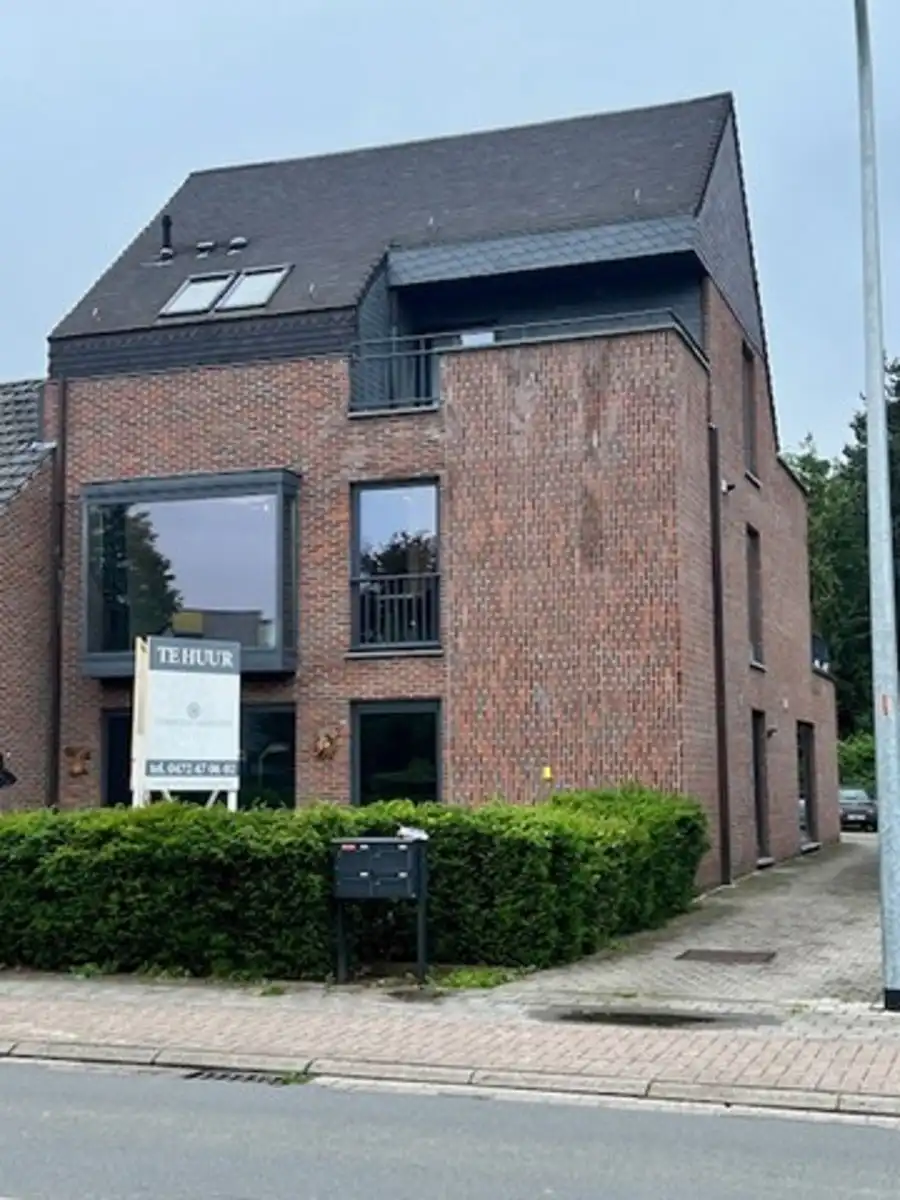 Duplex appartement met 2 terrassen nabij centrum Hoogstraten. foto 2